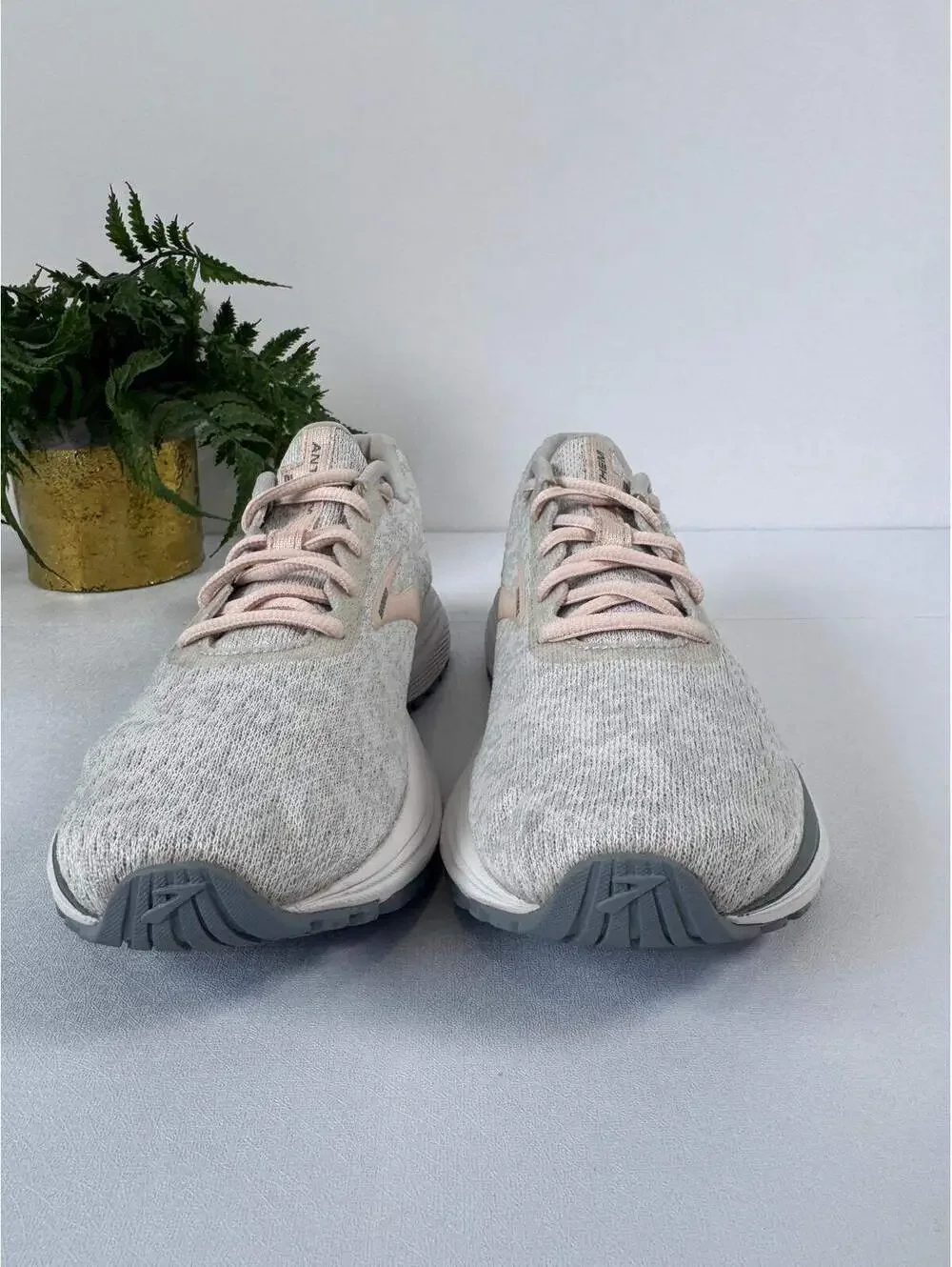 Brooks Cushioned Running Shoes Anthem 2 Neutral Gray Pink Women’s Size 7.5